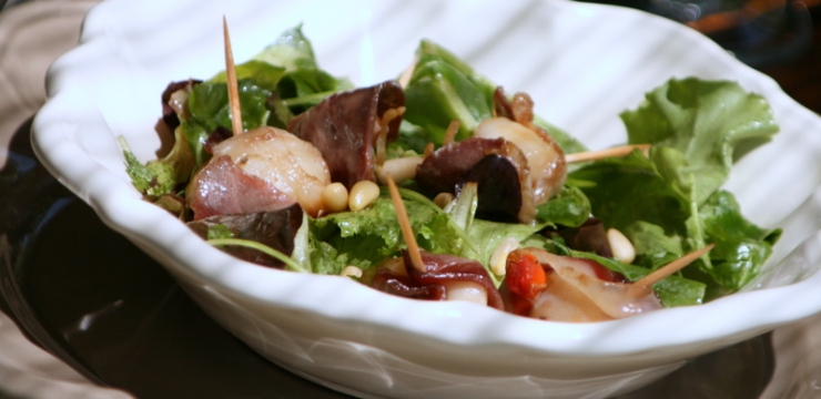 Saint-Jacques aux magrets de canard sur lit de Mesclun