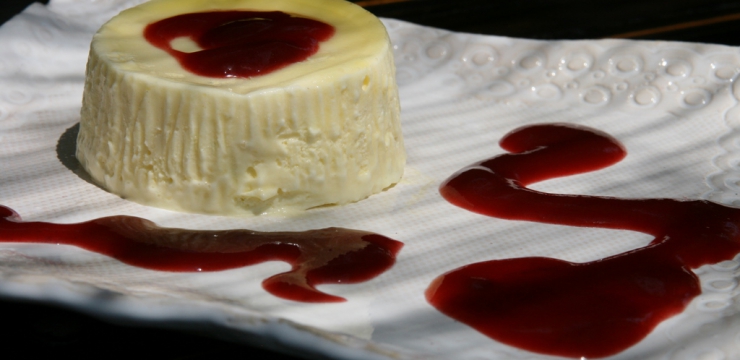 Parfait au citron vert et coulis de framboise
